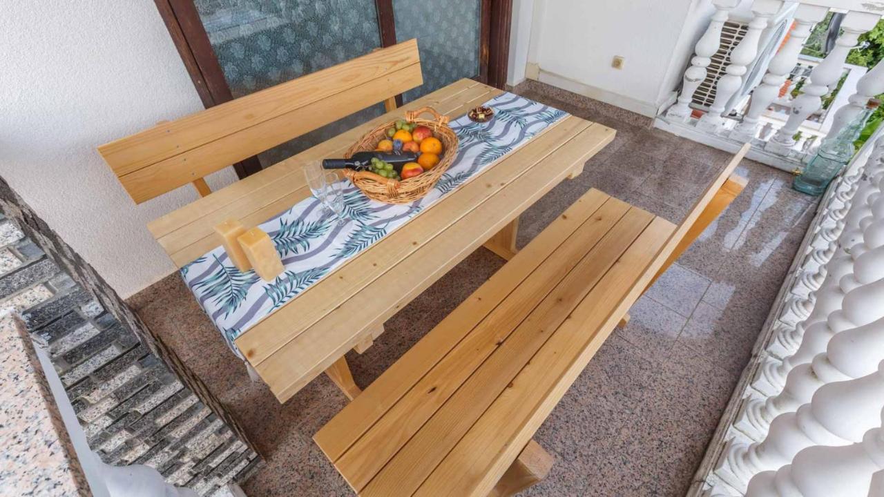 Apartman Mauro Malinska Esterno foto