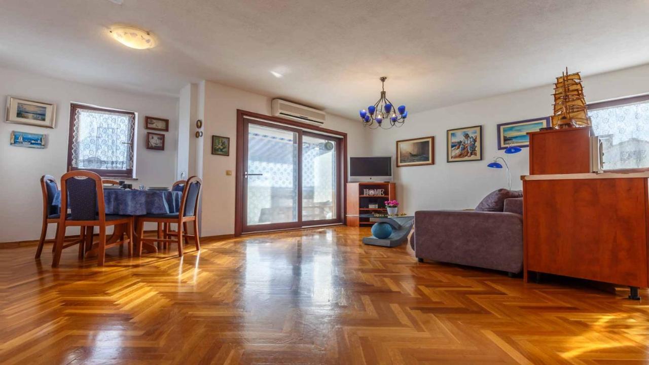 Apartman Mauro Malinska Esterno foto