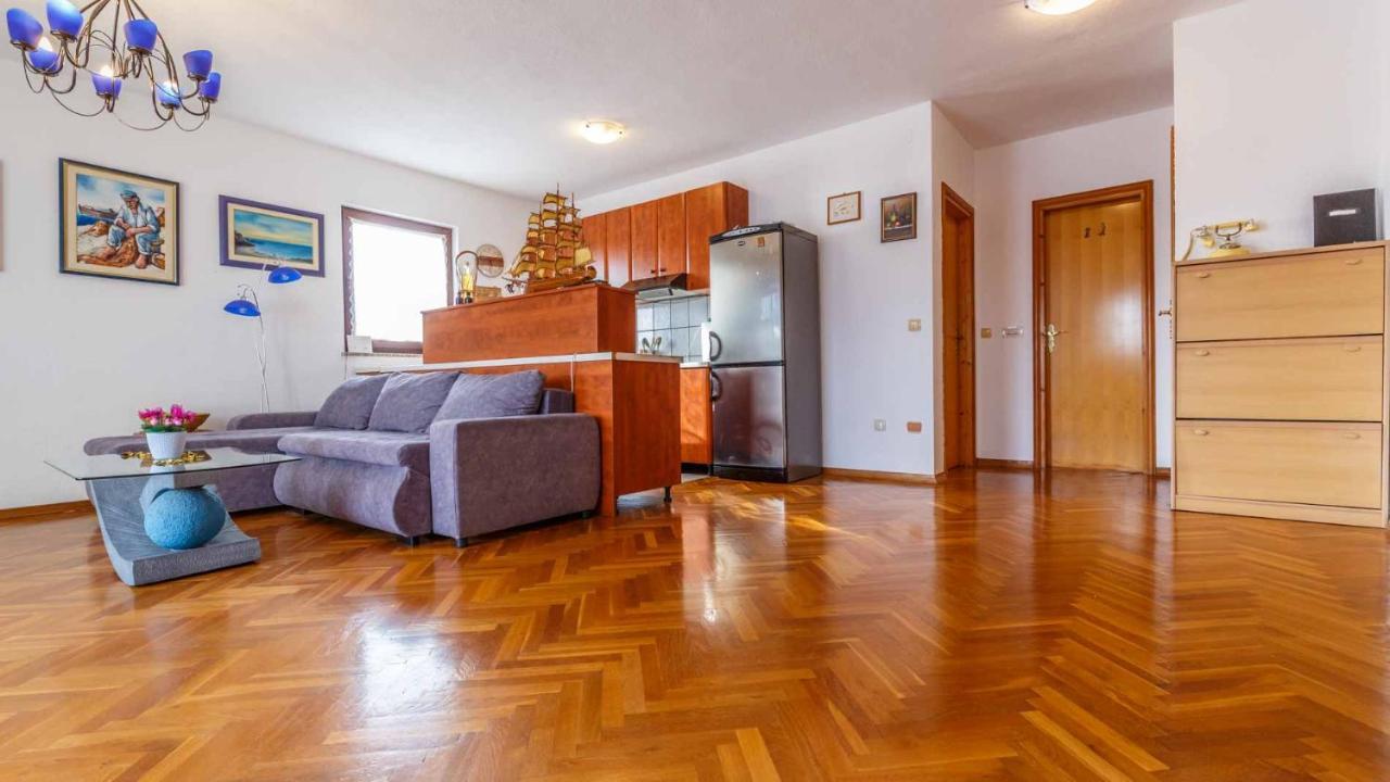 Apartman Mauro Malinska Esterno foto